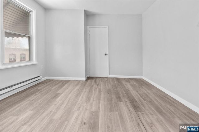 211 13th Street, Newark, NJ 07107