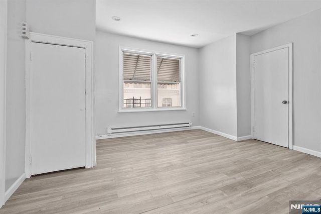 211 13th Street, Newark, NJ 07107