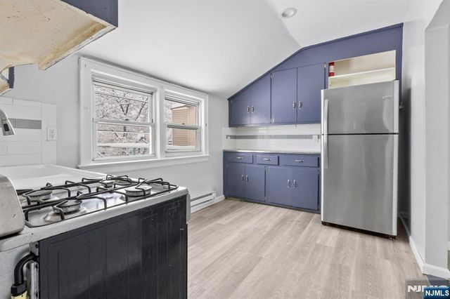 211 13th Street, Newark, NJ 07107