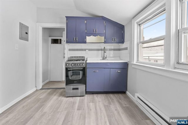 211 13th Street, Newark, NJ 07107