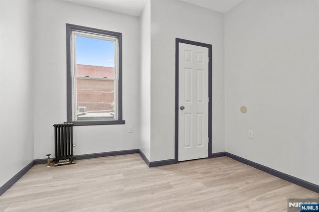 211 13th Street, Newark, NJ 07107