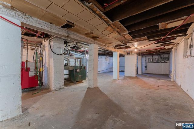 211 13th Street, Newark, NJ 07107