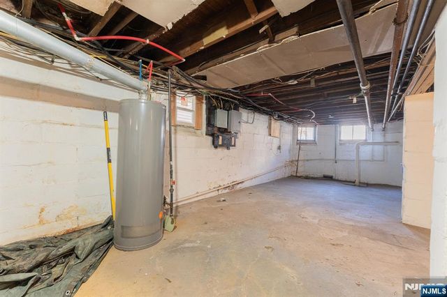 211 13th Street, Newark, NJ 07107