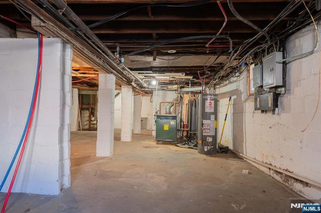 211 13th Street, Newark, NJ 07107