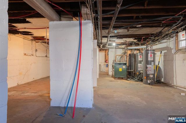 211 13th Street, Newark, NJ 07107