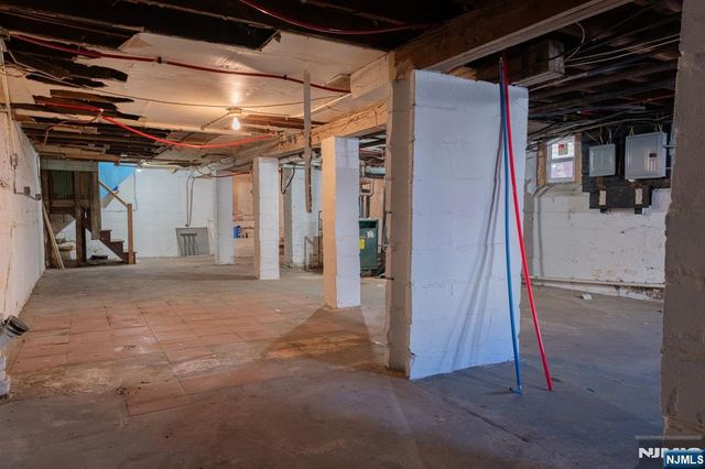 211 13th Street, Newark, NJ 07107