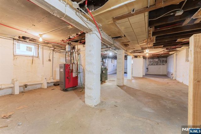 211 13th Street, Newark, NJ 07107