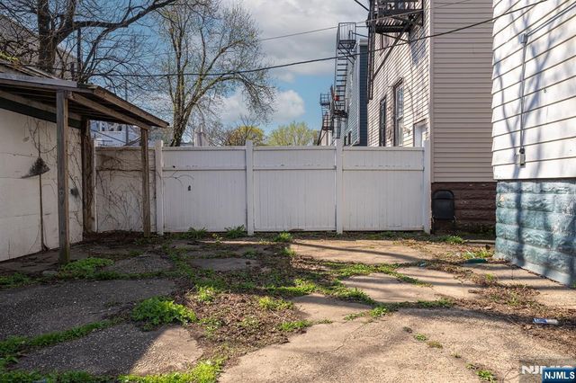 211 13th Street, Newark, NJ 07107