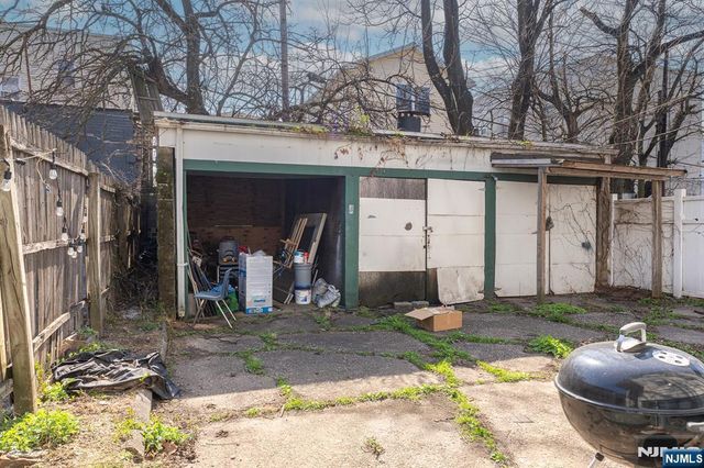 211 13th Street, Newark, NJ 07107