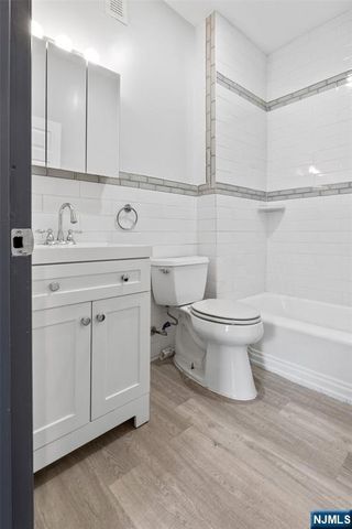 211 13th Street, Newark, NJ 07107