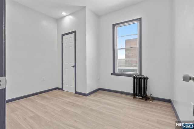 211 13th Street, Newark, NJ 07107