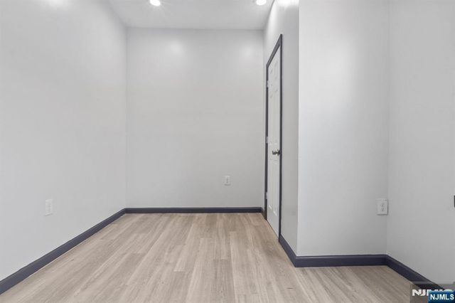 211 13th Street, Newark, NJ 07107