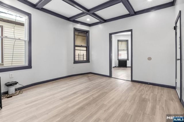 211 13th Street, Newark, NJ 07107