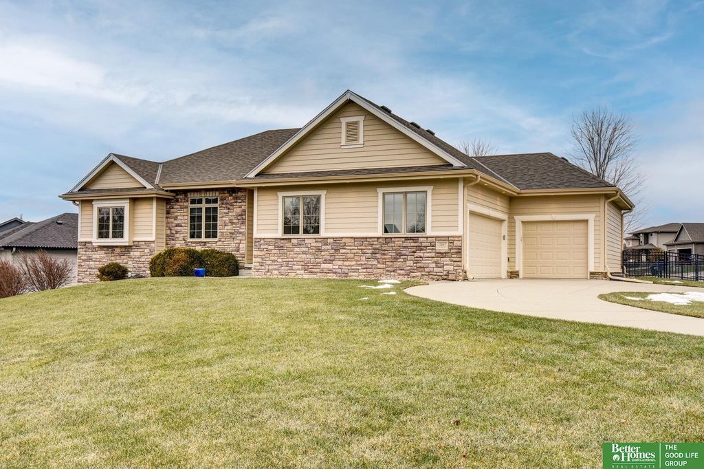 12647 S 80 Street, Papillion, NE 68046