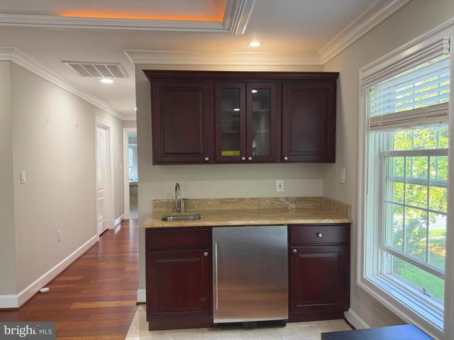 6529 FAIRLAWN DR, Mclean, VA 22101