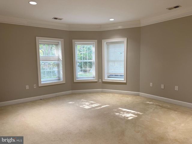 6529 FAIRLAWN DR, Mclean, VA 22101