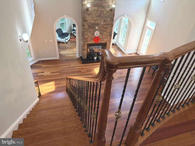 6529 FAIRLAWN DR, Mclean, VA 22101