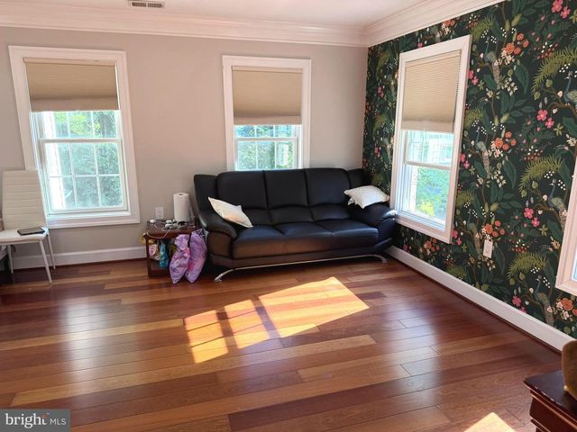6529 FAIRLAWN DR, Mclean, VA 22101