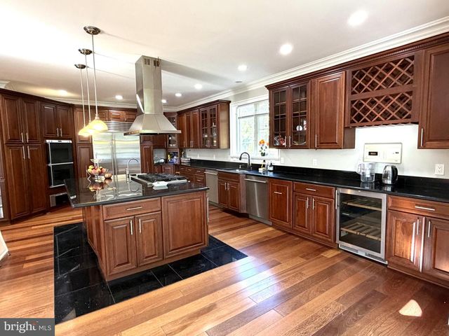 6529 FAIRLAWN DR, Mclean, VA 22101
