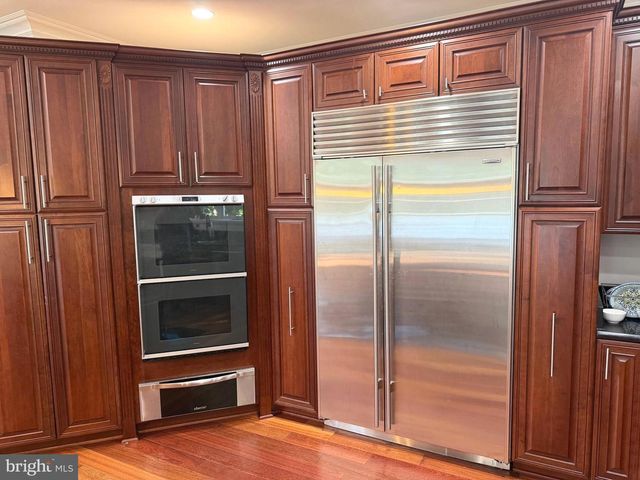 6529 FAIRLAWN DR, Mclean, VA 22101