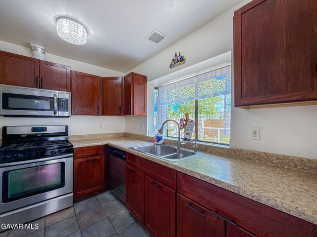 2528 Poker Plant Court, Palmdale, CA 93550