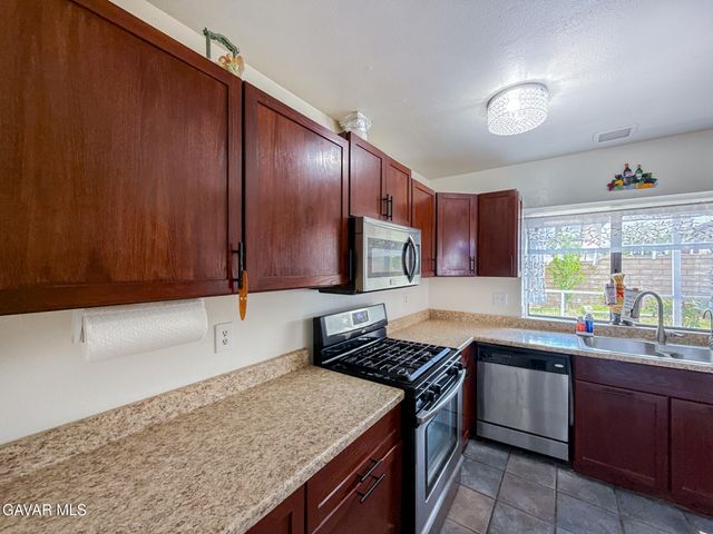 2528 Poker Plant Court, Palmdale, CA 93550