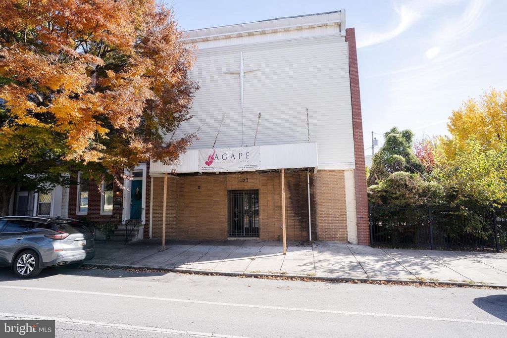 1105 N BROADWAY, Baltimore, MD 21213