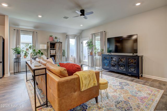 113 S Lakepointe Drive, Lafayette, LA 70506