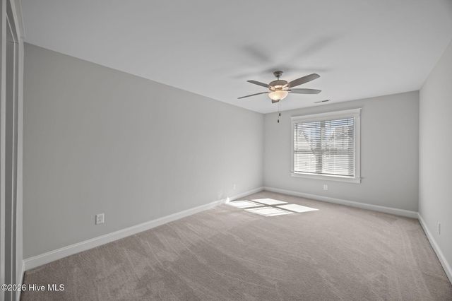 1819 Fox Den Way 3, Greenville, NC 27858