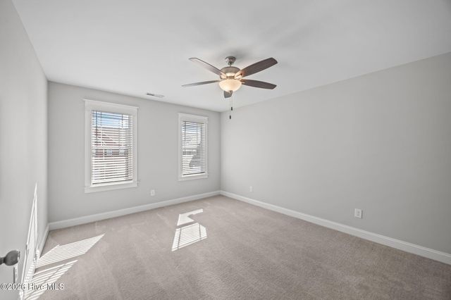 1819 Fox Den Way 3, Greenville, NC 27858