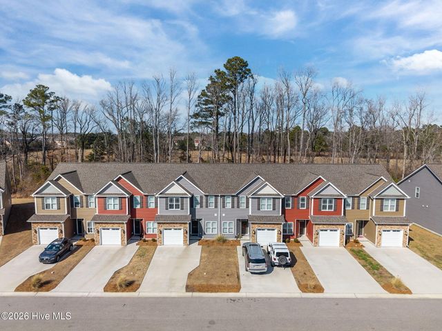 1819 Fox Den Way 3, Greenville, NC 27858