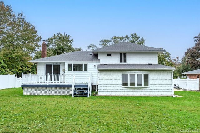 27 Schoenfield Lane, Melville, NY 11747