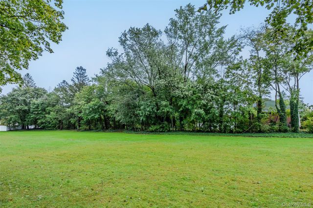 27 Schoenfield Lane, Melville, NY 11747