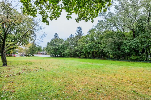 27 Schoenfield Lane, Melville, NY 11747