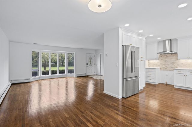 27 Schoenfield Lane, Melville, NY 11747