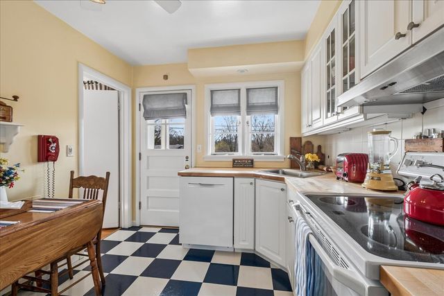 2234 Central Street 3, Evanston, IL 60201
