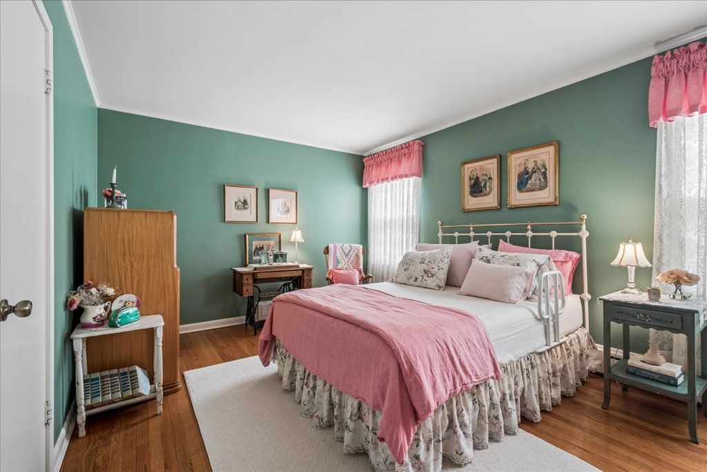 Image 14 of property listing at 2234 Central Street 3, Evanston, IL 60201