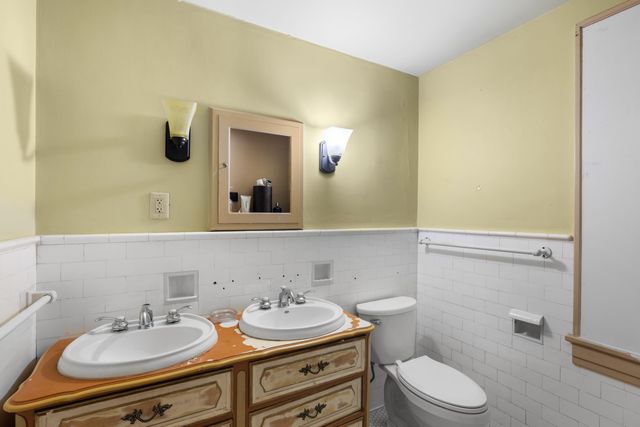 705 RICHMOND AVE, Staunton, VA 24401