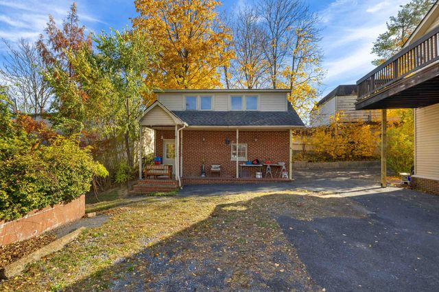 705 RICHMOND AVE, Staunton, VA 24401