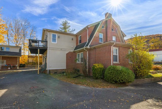 705 RICHMOND AVE, Staunton, VA 24401