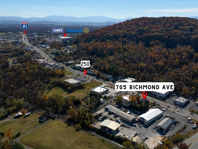 705 RICHMOND AVE, Staunton, VA 24401