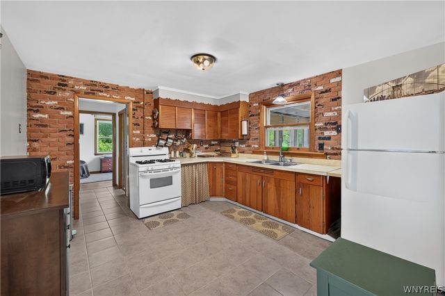 8579 Southwestern Boulevard, Evans, NY 14006