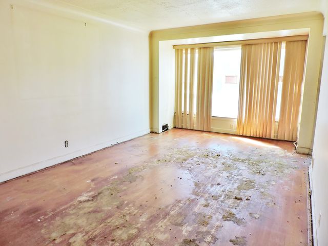 8005 S Campbell Avenue, Chicago, IL 60652