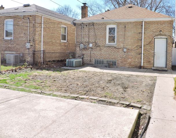 8005 S Campbell Avenue, Chicago, IL 60652