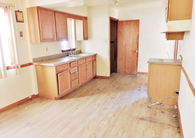 8005 S Campbell Avenue, Chicago, IL 60652