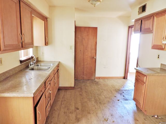 8005 S Campbell Avenue, Chicago, IL 60652