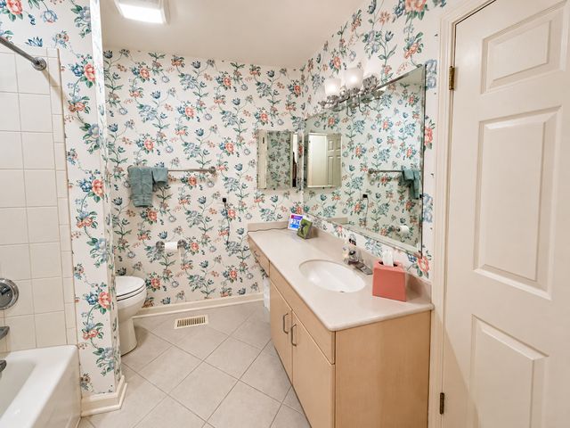 3 Alexandria Drive, Vernon Hills, IL 60061