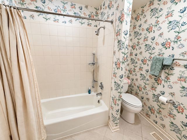 3 Alexandria Drive, Vernon Hills, IL 60061