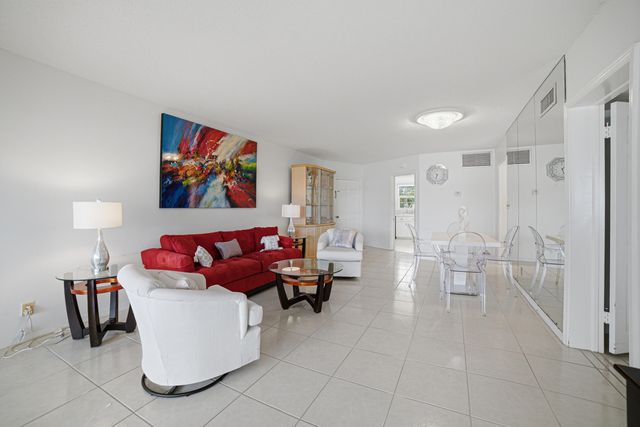 169 Atlantis Boulevard 205, Atlantis, FL 33462