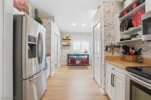 5320 Whitten DR 46, Naples, FL 34104